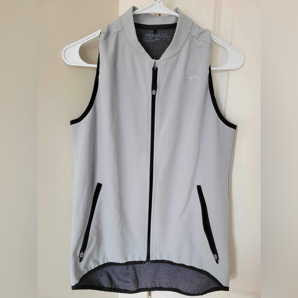 Small women’s Nike golf vest